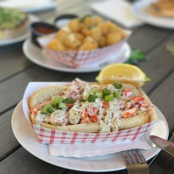 Heirloom Craft Kitchen - Lobster roll - New American Near Me - Indio, California Heirloom Craft Kitchen - Lobster roll - New American Near Me - Indio, California