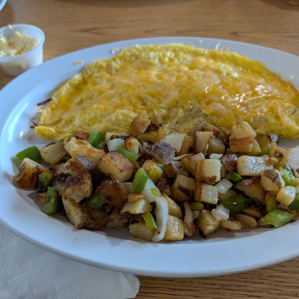 Coyote Cafe - Vegetable omelette with home fries - Cafes Near Me - Bullhead City, Arizona