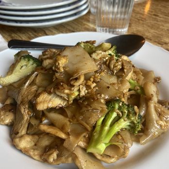 Basilic Essentially Thai - Pad See Iew with chicken - Thai Near Me - Seattle, Washington Basilic Essentially Thai - Pad See Iew with chicken - Thai Near Me - Seattle, Washington