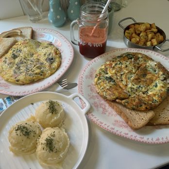 Coffee Break-Enjoy - Omelette with regular bread, omelette with gluten free bread, mashed potatoes, potato fries - Bakeries Near Me - Miami, Florida