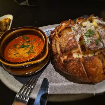 Joe Theismann's Restaurant - Garlic cheese pull bread - American Near Me - Alexandria, Virginia Joe Theismann's Restaurant - Garlic cheese pull bread - American Near Me - Alexandria, Virginia