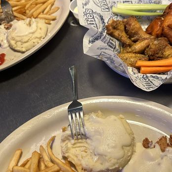 Willie's Grill & Icehouse - Chicken fried chicken split for two and wings - American Near Me - Kyle, Texas Willie's Grill & Icehouse - Chicken fried chicken split for two and wings - American Near Me - Kyle, Texas