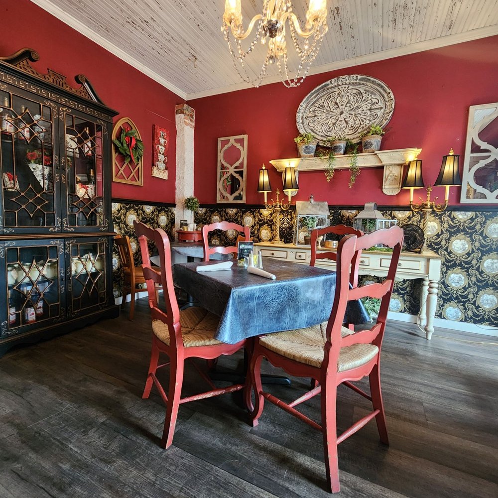 The Ivy House Restaurant - Dining room - Southern Near Me - Williston, Florida The Ivy House Restaurant - Dining room - Southern Near Me - Williston, Florida