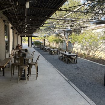 Ten50 BBQ - The patio - Barbeque Near Me - Richardson, Texas
