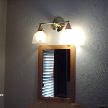 River Street Inn - old fashioned lamps in bathroom - Bed & Breakfast Near Me - Truckee, California River Street Inn - old fashioned lamps in bathroom - Bed & Breakfast Near Me - Truckee, California