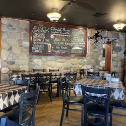 Colonial Pizza & Spaghetti House - Restaurant