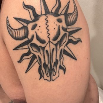 Showtime Tattoo Gallery - Tattoo Near Me - Moreno Valley, California