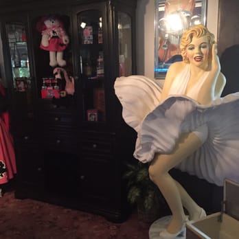 The Riverside Restaurant & Bar - Marilyn Monroe to welcome us - American Near Me - Shady Cove, Oregon The Riverside Restaurant & Bar - Marilyn Monroe to welcome us - American Near Me - Shady Cove, Oregon
