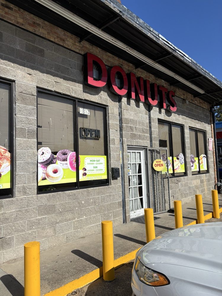Gaston Donuts Logo