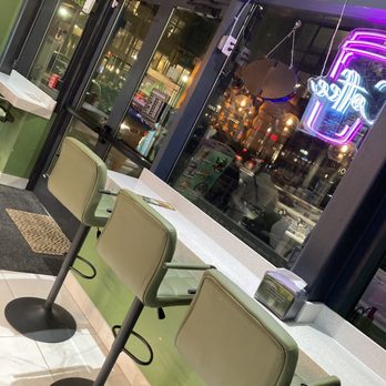 Harvy's - Nice seating for an ice parlor!! - Ice Cream & Frozen Yogurt Near Me - Jersey City, New Jersey