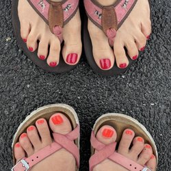 Matching mother daughter gel pedi's!