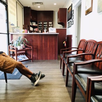 Cuevas Chiropractic - Waiting area..organized and clean.. - Chiropractors Near Me - Bell Gardens, California