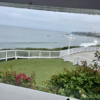 The Cliff Restaurant - American Near Me - Laguna Beach, California