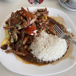 El Rinconcito Sabroso - Lomo saltado.