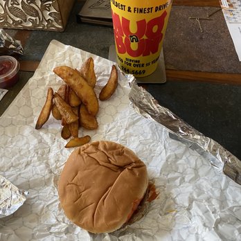 Mug n Bun - Cheeseburger, potato wedges, quart of root beer - Hot Dogs Near Me - Speedway, Indiana