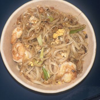 Rosa’s Thai Cafe - Pad Thai King Prawns - Thai Near Me - London, XGL Rosa’s Thai Cafe - Pad Thai King Prawns - Thai Near Me - London, XGL