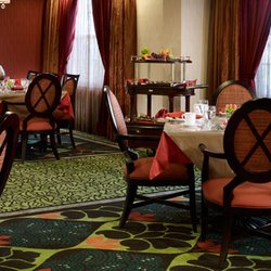 Alden Estates of Shorewood - Dining room