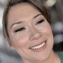 Salon Amerige - Soft glam Makeup by Desiree Van Osdel