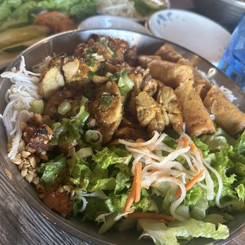 LV Pho 7 - 33. Charbroiled Chicken Egg Roll Vermicelli - Vietnamese Near Me - Las Vegas, Nevada