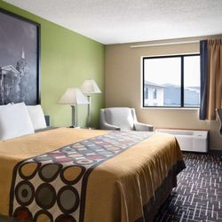 Super 8 by Wyndham Dyersville - Guest room
