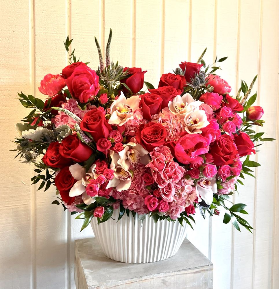 TUJUNGA FLOWERS & GIFTS Updated September 2024 58 Photos & 64 Reviews 9930 Commerce Ave