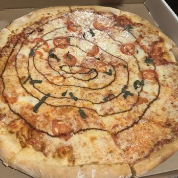 Graffiti Pizza Destin - Margarita pizza - Salad Near Me - Destin, Florida