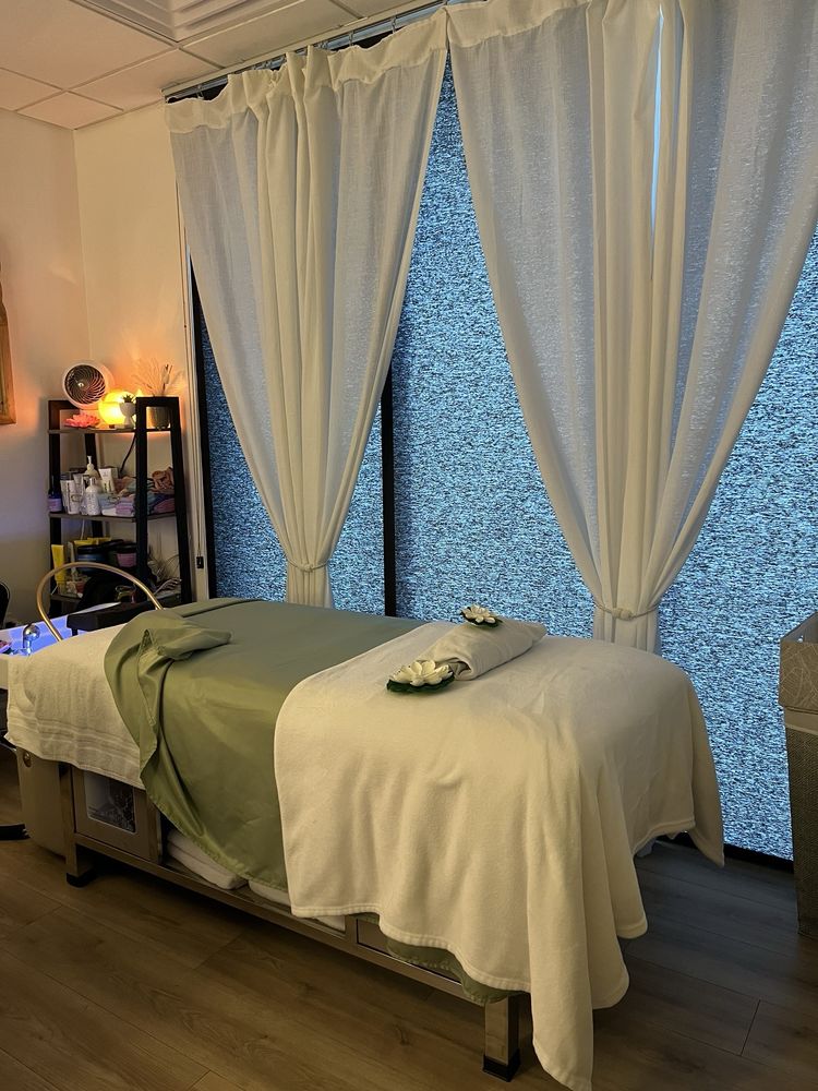 Salt and Sugar Massage & Head Spa Logo