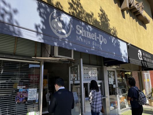 Shuei-Do Manju Shop by null