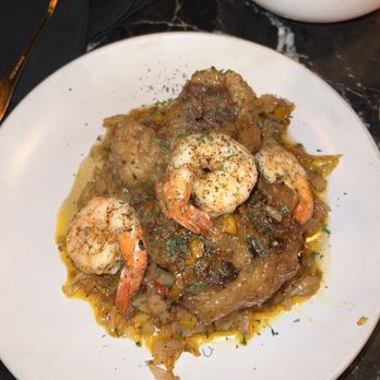 Prey - Oxtails and shrimps sooo yummmmyy!!! - Cajun/Creole Near Me - Houston, Texas