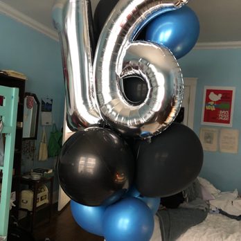Paris312 - Sweet 16 balloon bouquet with black snd blue balloons - Party Supplies Near Me - Chicago, Illinois