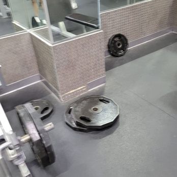 LA Fitness - Piles of plates everywhere - Gyms Near Me - St Charles, Illinois LA Fitness - Piles of plates everywhere - Gyms Near Me - St Charles, Illinois