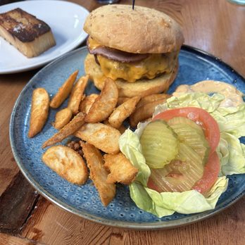 Fattoria E Mare - Hamburger - Italian Near Me - Half Moon Bay, California