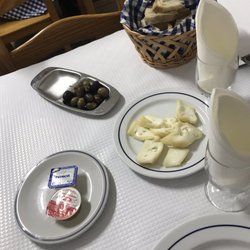 Restaurante Passarinho - The cheese appetizer was a wonderful start to our meal.