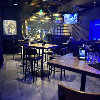 Yard House - New American Near Me - Sarasota, Florida