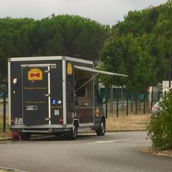 Chez Papille - Food-truck, garé sur le parking de Véolia le jeudi midi