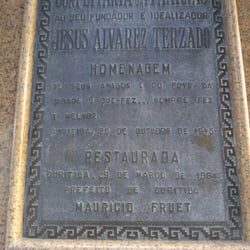 Confeitaria das Famílias - Placa de homenagem à Confeitaria das Famílias que fica na fachada do lugar!