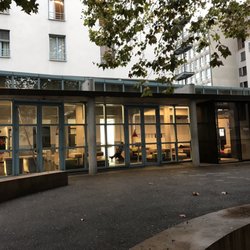 Geneva Hostel - Exterior of the building