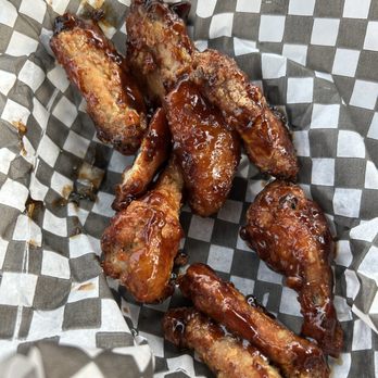 Milltown Bar & Grill - Honey garlic wings (comes with 12) - Canadian (New) Near Me - Vancouver, British Columbia Milltown Bar & Grill - Honey garlic wings (comes with 12) - Canadian (New) Near Me - Vancouver, British Columbia