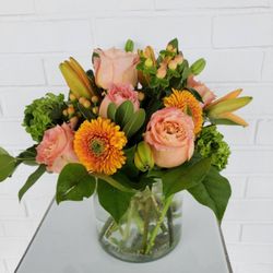 GP Miller Floral - Bouquet with peach tones