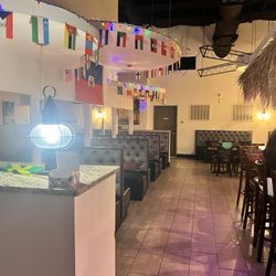 King Queen Caribbean Bar & Grill - Inside
