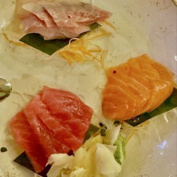 Roy's Waikiki - Sashimi perfect - Hawaiian Near Me - Honolulu, Hawaii