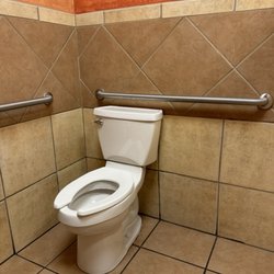 Las Trancas Mexican Restaurant - Buckhannon - Toilet Mens restroom