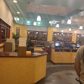 Zippy's Waipahu - Front dining area - Diners Near Me - Waipahu, Hawaii