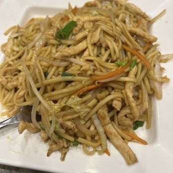Yen's Kitchen and Sushi Bar - Chicken lo mein - Sushi Bars Near Me - Ashburn, Virginia Yen's Kitchen and Sushi Bar - Chicken lo mein - Sushi Bars Near Me - Ashburn, Virginia