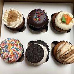 Mallow Haus - TGTG surprise bag 9/2026: 6 pack Variety cupcakes