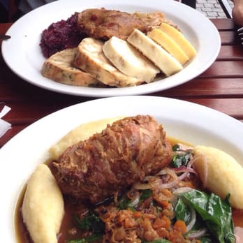 Mlsnej kocour - Checz specialties: duck with red cabbage and rabbit with spinach. Both served with dumplings (of bread and potatoes) - Czech Near Me - Prague, Puerto Rico