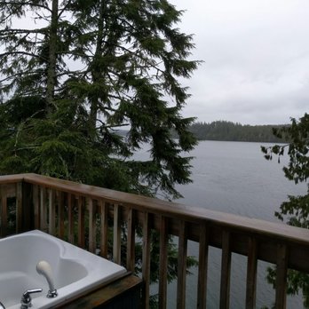 Water's Edge Shoreside Suites - Love this view and that soak tub - Hotels Near Me - Ucluelet, British Columbia Water's Edge Shoreside Suites - Love this view and that soak tub - Hotels Near Me - Ucluelet, British Columbia