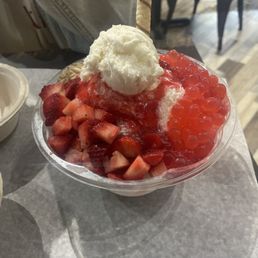 Strawberry bingsu