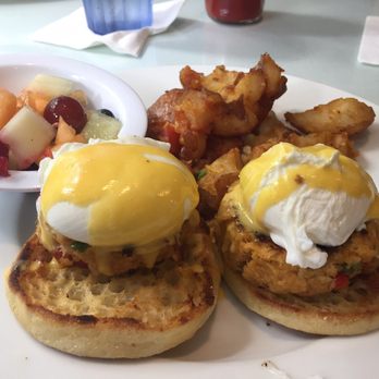 Driftaway Cafe - Crab cake Benedict with home fries - American Near Me - Savannah, Georgia Driftaway Cafe - Crab cake Benedict with home fries - American Near Me - Savannah, Georgia