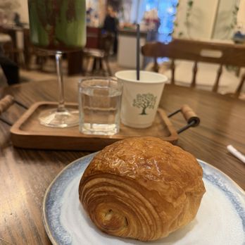 Botànic - Butter croissant and iced strawberry matcha latte - Coffee & Tea Near Me - Toronto, Ontario